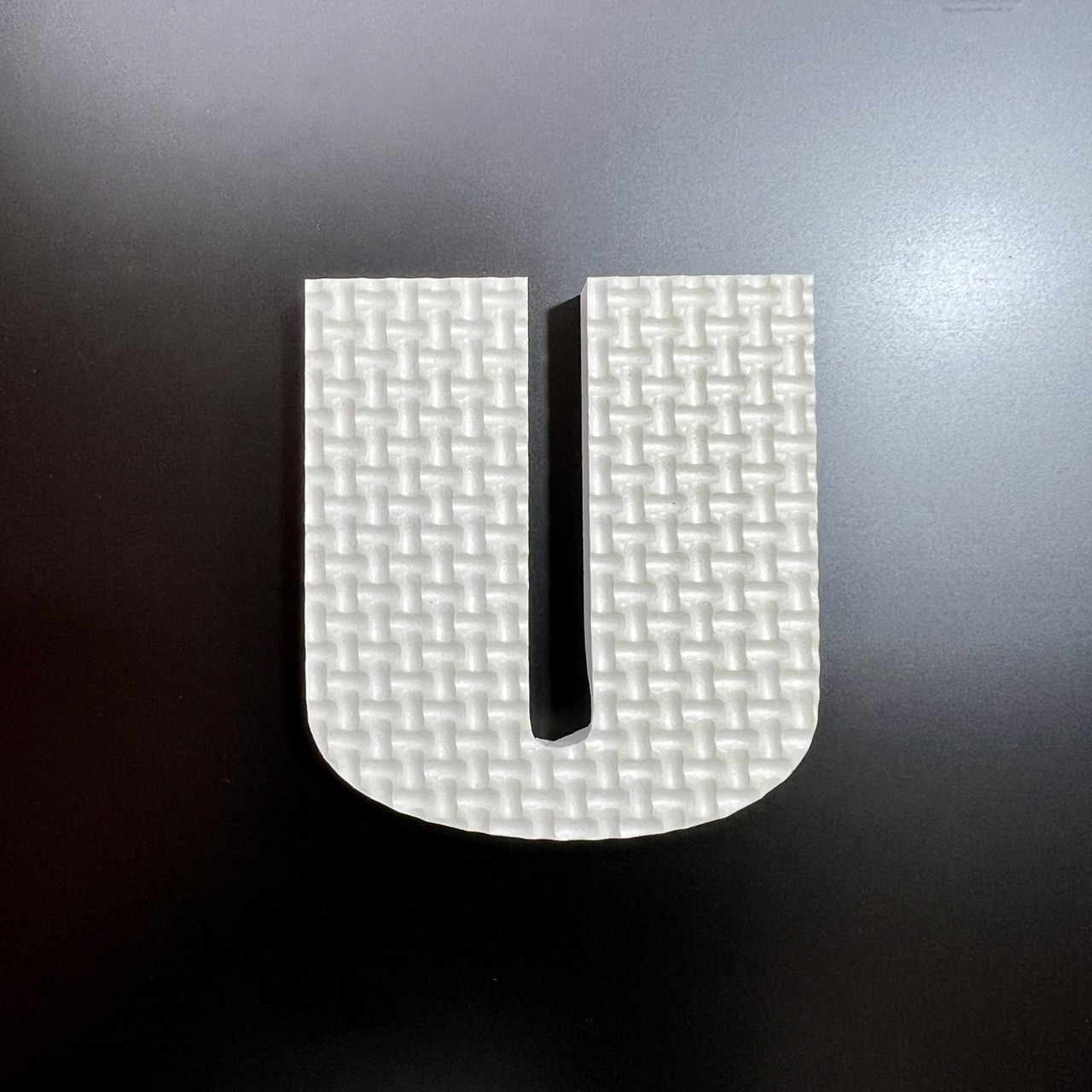 画像3: ジョイントマット素材の切り文字【U】（文字基本高さ70mm　厚み10mm） 