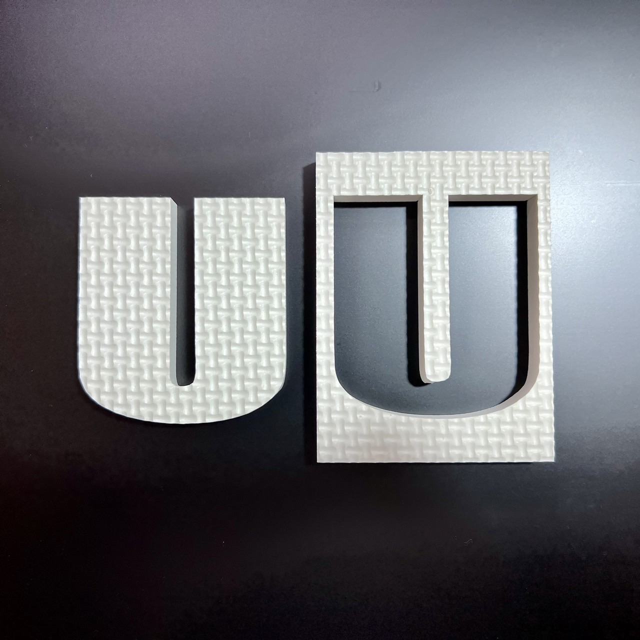 画像1: ジョイントマット素材の切り文字【U】（文字基本高さ70mm　厚み10mm） 